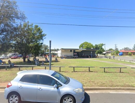 https://streetviewpixels-pa.googleapis.com/v1/thumbnail?panoid=MI_Es48S-57Zt-8vEquNUA&cb_client=search.gws-prod.gps&w=800&h=500&yaw=169.22069&pitch=0&thumbfov=100