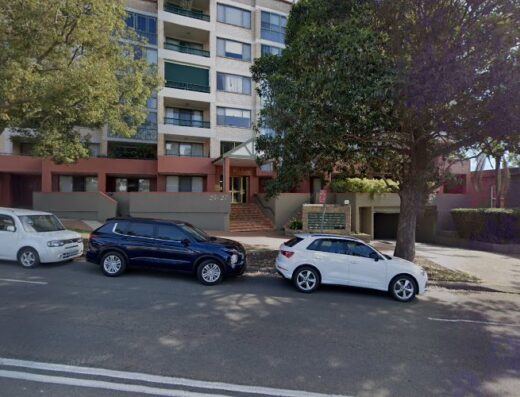 https://streetviewpixels-pa.googleapis.com/v1/thumbnail?panoid=z8cUZ3vpNpw94OABr2pGtA&cb_client=search.gws-prod.gps&w=800&h=500&yaw=298.16486&pitch=0&thumbfov=100