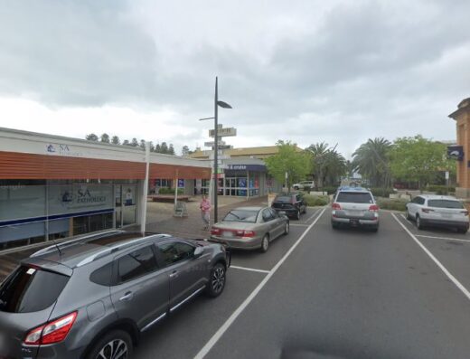 https://streetviewpixels-pa.googleapis.com/v1/thumbnail?panoid=b8-4wJifoRYnNEkORdaz4g&cb_client=search.gws-prod.gps&w=800&h=500&yaw=149.09073&pitch=0&thumbfov=100