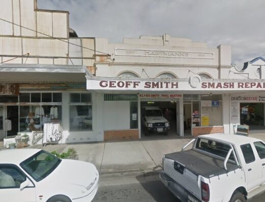https://streetviewpixels-pa.googleapis.com/v1/thumbnail?panoid=oVclZCdPQEJE6U4Nb0udmA&cb_client=search.gws-prod.gps&w=800&h=500&yaw=220.70831&pitch=0&thumbfov=100